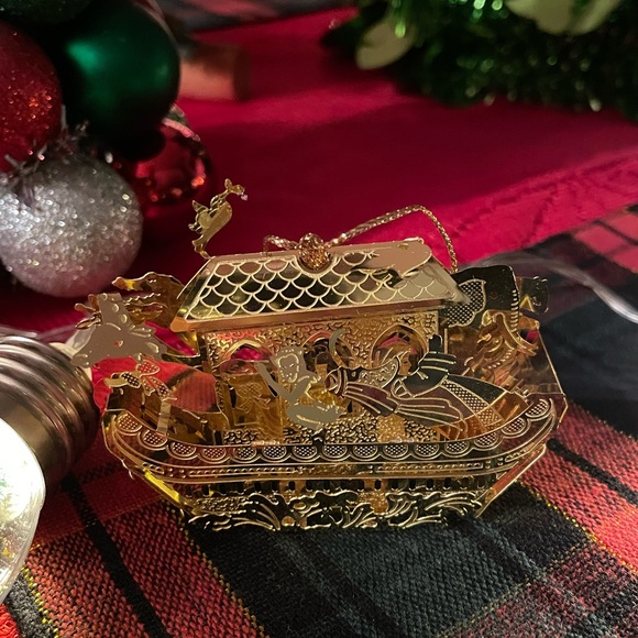 Gold Color Noah’s Ark Christmas Ornament 🎄 - Picture 2 of 10